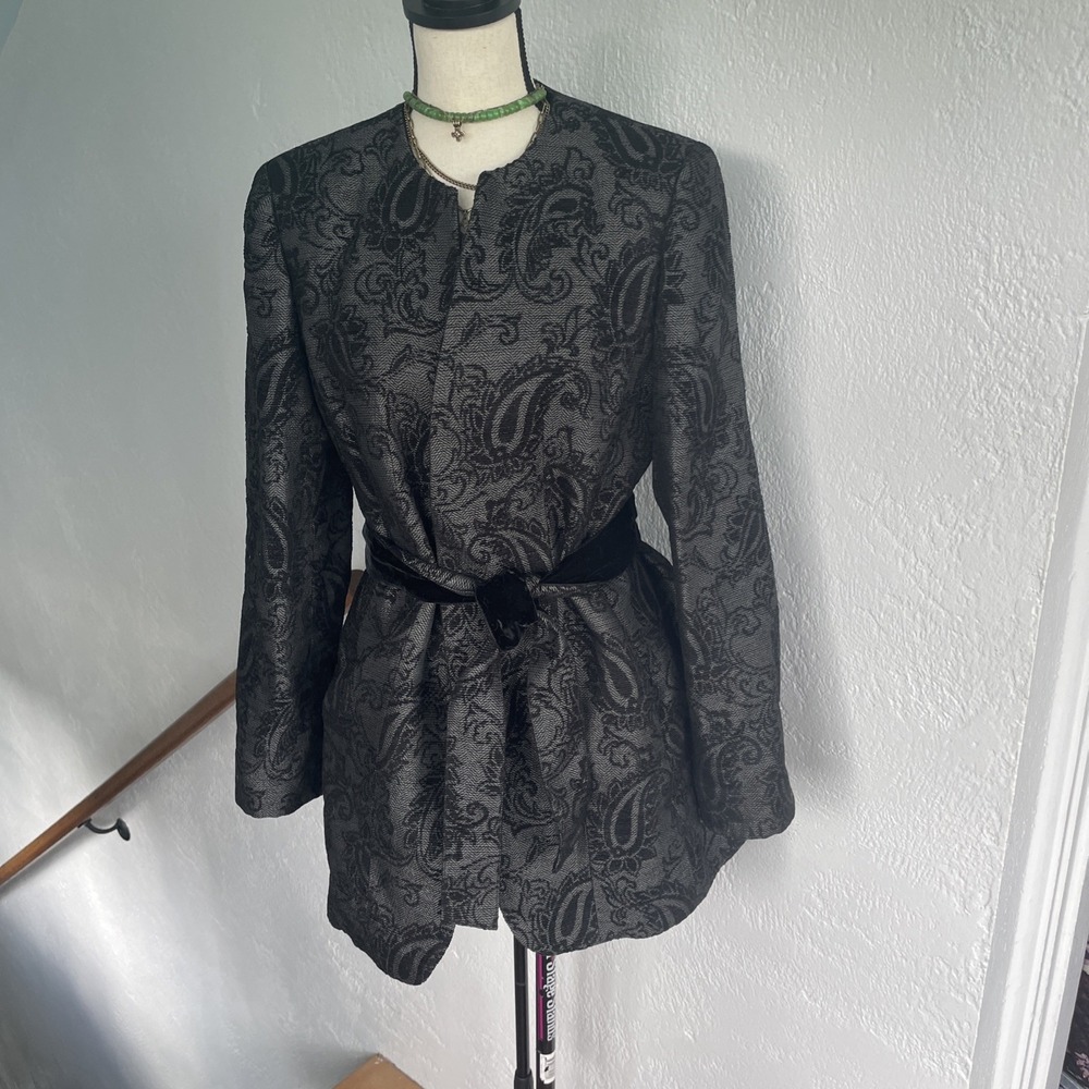 Ellen Tracy Open Front Gray Black Paisley Embosed Tailored Jacket, size 10 NWOT